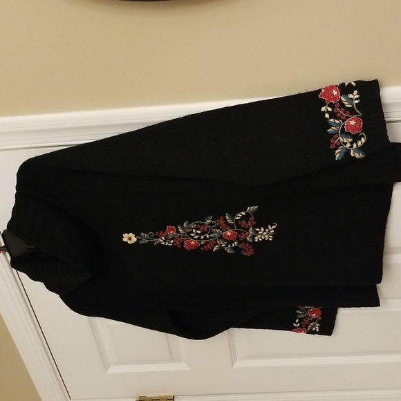 Women's Festive Holiday Sweater - Picture 4 of 8